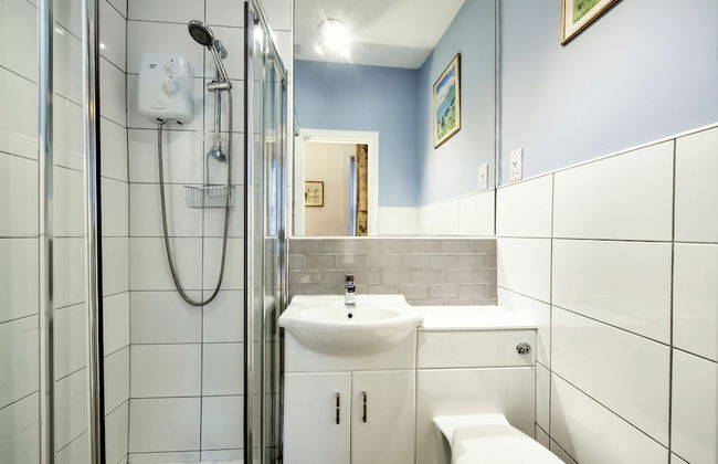 Maya's Glasgow Holiday Homes - Photo 52