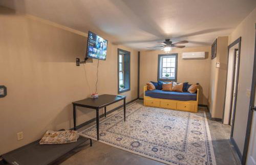 Cabin on the New River with Easy Steps to the River,Hot Tub, Fire Pit - Photo 17