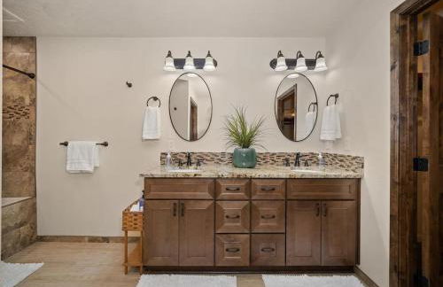 Theatrical Escape South Hill Home near Downtown - Foto 17