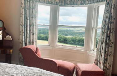 Clint Lodge - Foto 1