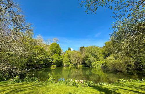 Sunridge Fishing Lodge with Hot Tub & Giant Cinema - Foto 68