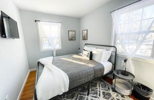 Sparkling Saratoga 3BR home near Track and SPAC Dogs - Foto 29