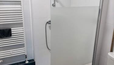 LeT2 Appartement Moderne avec Terrasse et Parking - Foto 4