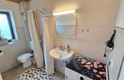 Monteur & Ferienapartment Leidenberger Parkplatz WLAN Kinderspielzimmer - Photo 7