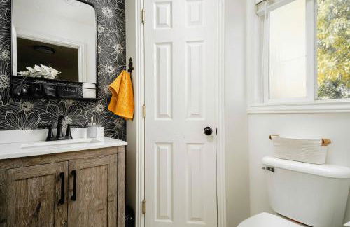 Midvale Station | Play•Relax•Repeat+ New King Bed! - Foto 45