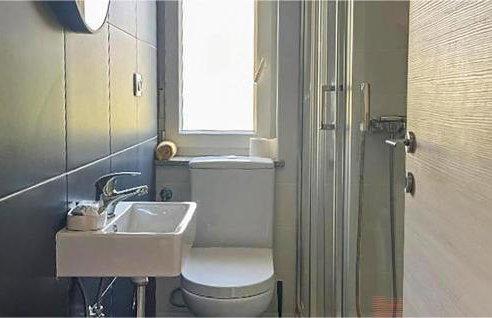 3 Bedroom Nice Apartment In Marinici - Foto 14