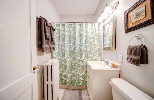 Elegant 1BR in Elizabeth with Covered Porch - Foto 9