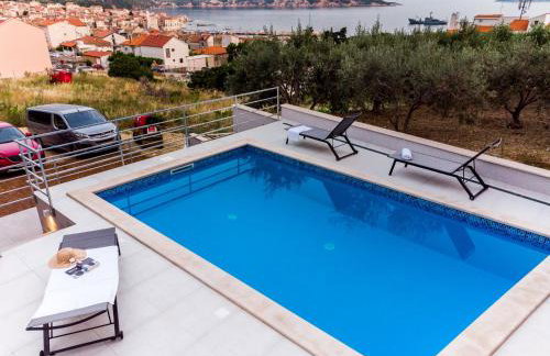 Seaside Elegance Suites - Photo 5