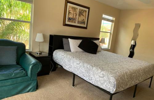 Spacious 4 BR Townhouse with 2 King Size Master Bedrooms, 3 miles to Disney, Free WiFi and Free Parking - Foto 15