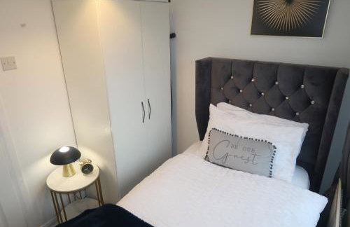 Cozy 3 Bedroom Home with Garden & Free Parking - Milton Keynes - Foto 6