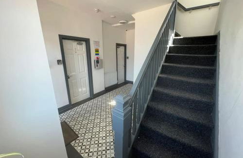 Newly refurbished studio, great location 8 studios - Photo 56