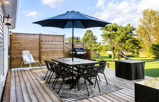 Cozy and Modern Oceanview Cottage With hot Tub - Photo 21