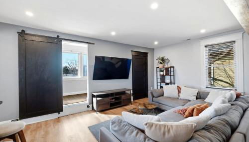 Elegant Historic Apartment with Craftsman Details - Foto 4