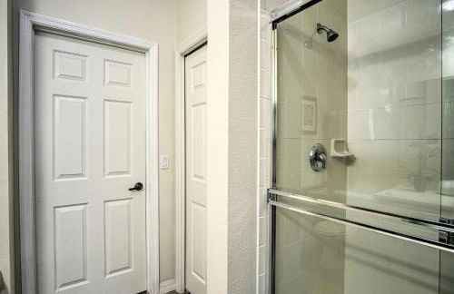 Quiet Disney Condo w/ Balcony ~ 2 Miles to Disney World! - Foto 19