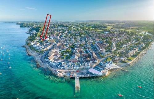 Seaview House, lovely ground floor flat with garden, minutes walk to beach - Photo 9