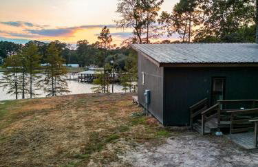 Newly Renovated, Cozy Mid-Lake Cabin Sleeps 10 - Foto 36