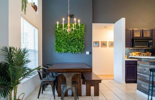 Stylish Villa Retreat with Pool - Photo 3