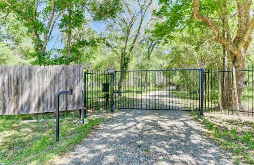 Riverside country retreat with easy access to all that Houston has to offer - Foto 48