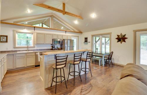 Bullfrog Bluff Mountain View Cabin with Deck! - Foto 7