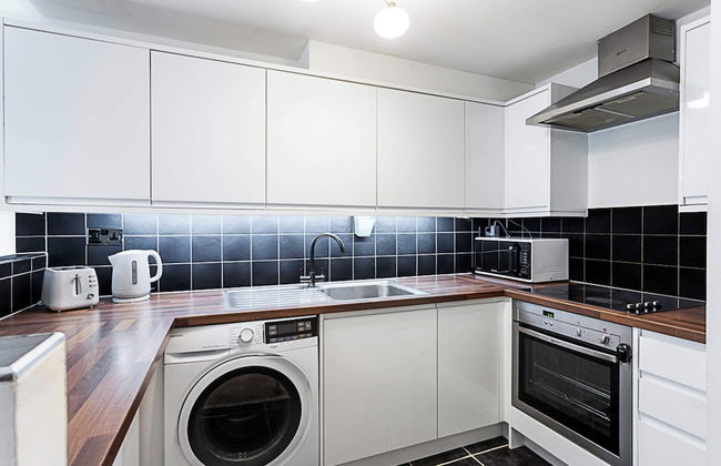 London Docklands Retreat - Photo 5