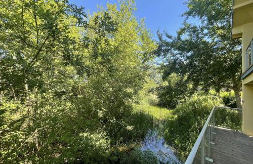 Modern contemporary home in beautiful setting - Foto 24