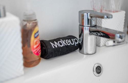 Tranquil Light-Filled Retreat 3BR Ranch - Photo 54