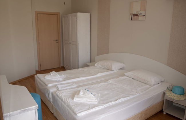 Parva linia adres Regina mare Tsarevo - Foto 4