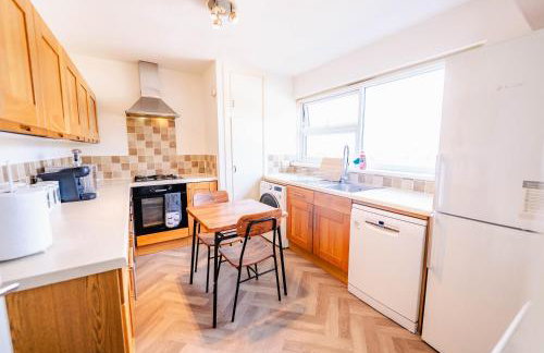 Spacious 2BR 1Bath with Free Street Parking & Close to Roath Park Landmark - Foto 10