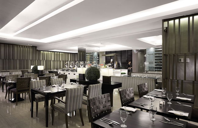 Astoria Plaza - Photo 18