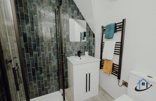 Apt 5 Manor House - 3 Bed 2 bathroom sleeps 5 parking wifi - Photo 26