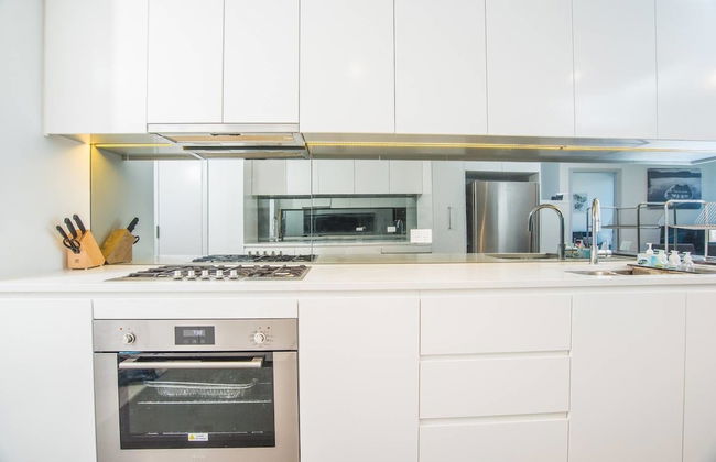 Minimalism Modern Apartment With Water View - Photo 5