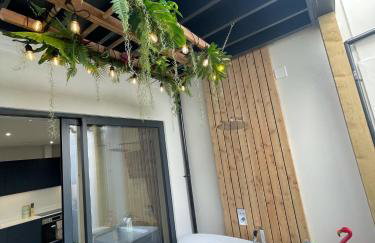 The Jungle Apartment - by Coastline Retreats - Jungle Themed Garden Apartment - Outdoor Bath - Next to Seafront - Childrens Toys - Superfast Wifi - Netflix - Disney - Foto 31