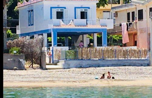 Villa GLORIA intero alloggio sulla spiaggia 8 posti letto 15 minuti da Palermo e 35 da Cefalu - Foto 1