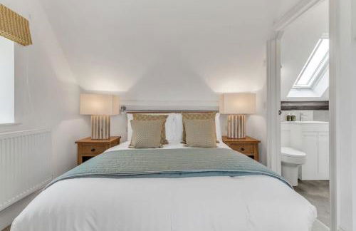 Honeysuckle Cottage - Hot Tub Packages Available - Photo 32