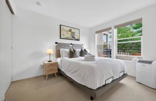 Free Parking - City Views - Near Attractions - Foto 23