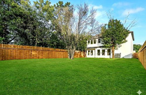 New Luxury 5BR 7BD Home Near Airport, Sleeps 10 plus - Foto 51