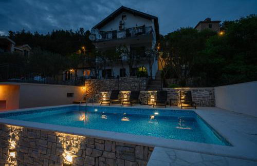 Mila and Jurija Formenti 2 apartments in heart of nautic marina, with heated swimming pool May till October, bikes, Sup, kajak, free parking in our garden - Photo 11