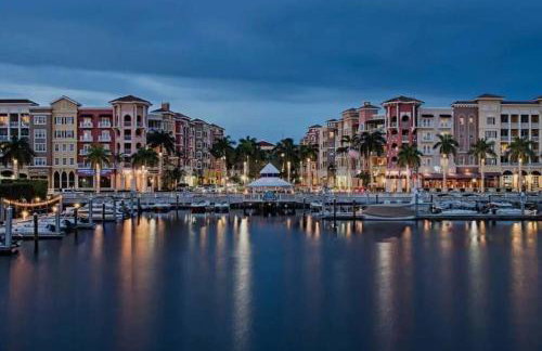 Spacious 2BR Lely Resort Condo with Lake View steps to Pool Hot Tub Gym - Foto 65