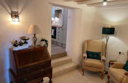 Buttercup Cottage, located in the gateway to Eden! - Photo 8