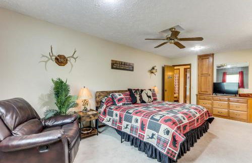 Holiday Island Family Home on 13th Green! - Foto 10