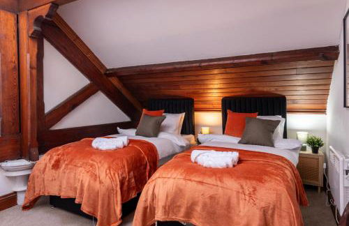 Madison House - Converted Church 5 Bed Pontypool - Photo 4