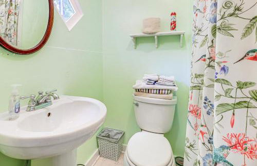 Torch Lake Getaway with Private Beach and Boat Dock! - Foto 20