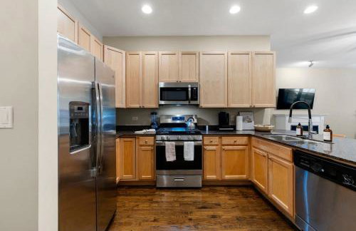 Stylish 2BR Walk to Rush UIC 10 Min Downtown Chicago Free Parking Wifi - Foto 15