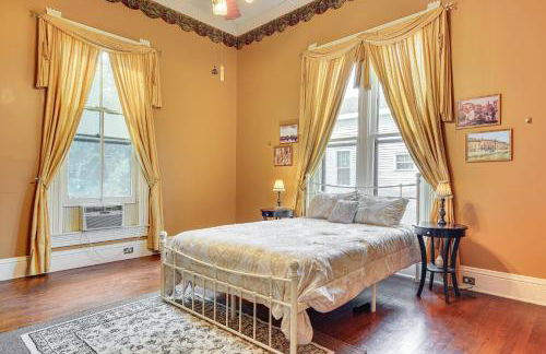 Historic Home with Fireplace and Porch Walkable Area! - Foto 14