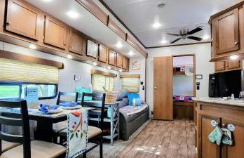 Bird House, Romance Glamping Pup Paradise Near River ADA - Photo 1