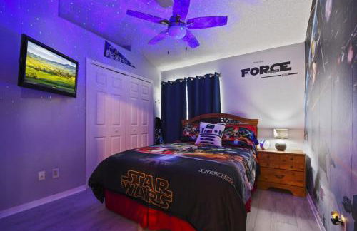 Themed 4BR house pool game room 10 min Disney - Photo 18