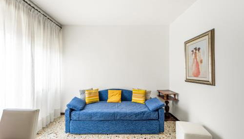 Cozy Apartment near Venice with Balcony! - Photo 2