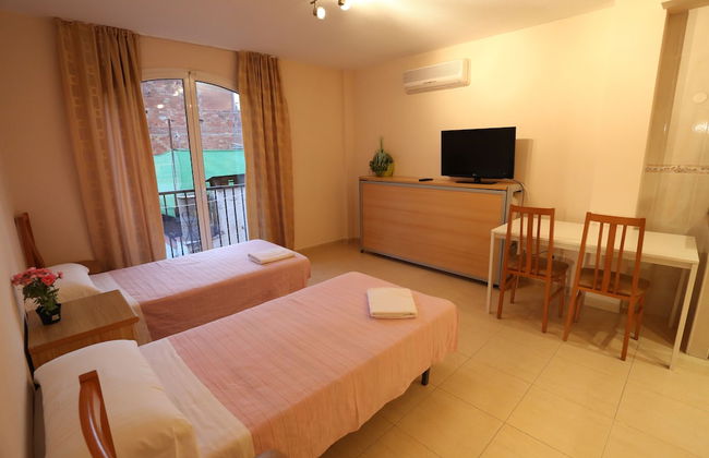 Royal Inn Aparthotel - Photo 15