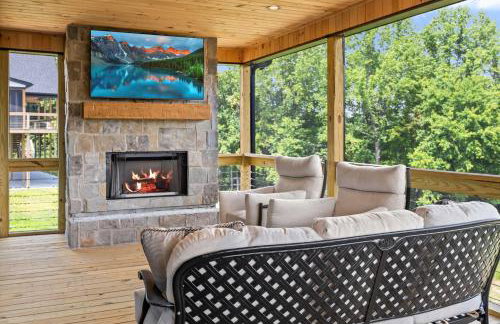 NEW Spacious Clarkson Getaway w Games & Yard - Foto 3