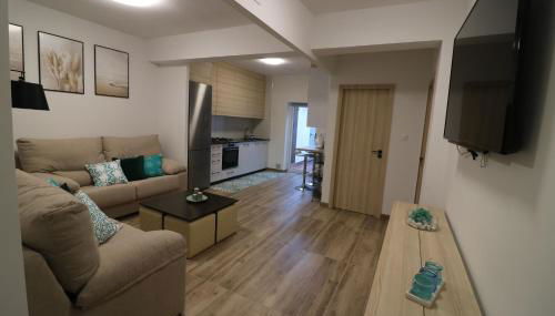 Casa adosada con pequeño patio - Foto 4